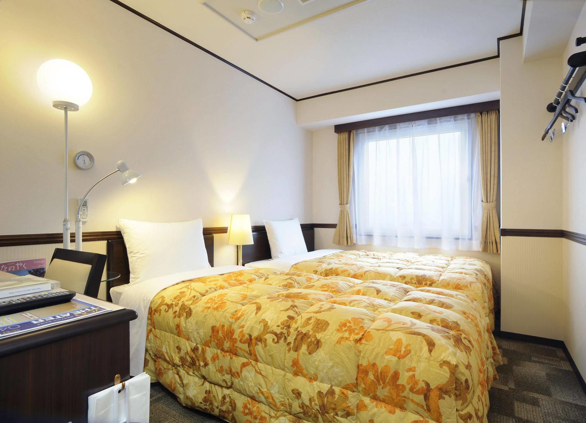 Toyoko Inn Misato Ekimae Kültér fotó
